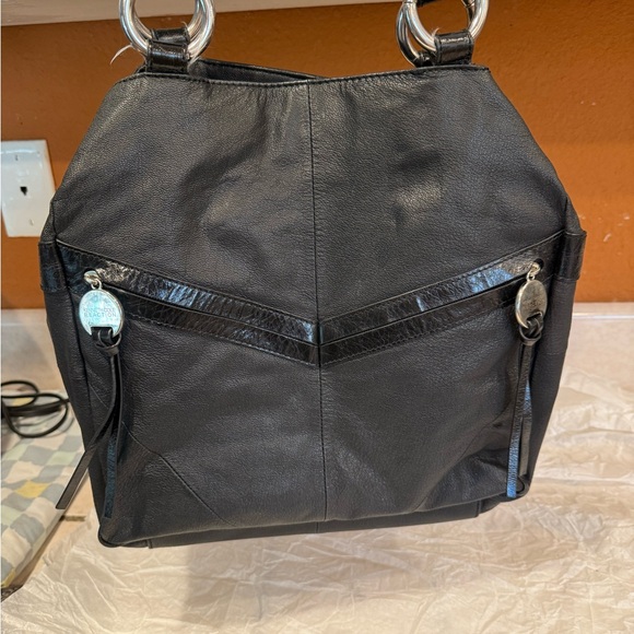 Kenneth Cole Reaction Black leather and Silver accents Shoulder Bag - Picture 3 of 9